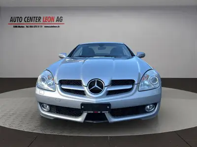 Mercedes-Benz SLK 200 Kompressor — Cabriolet élégant, moteur surcompressé, entretien à jour — exterior view