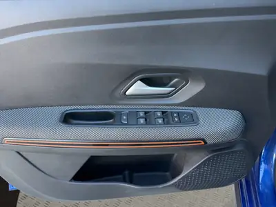 Dacia Sandero Stepway TCe 90 — SUV compact automatique, entretien économique — Thumbnail 12