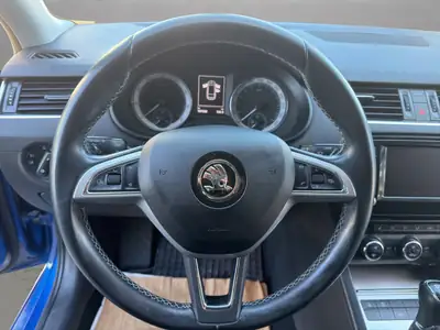 Skoda Octavia Combi 1.8 TSI — Break spacieux et motorisation dynamique — Thumbnail 10