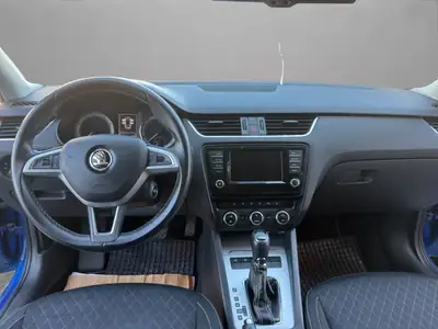 Skoda Octavia Combi 1.8 TSI — Break spacieux et motorisation dynamique — Thumbnail 14