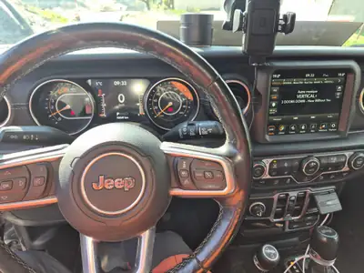 Jeep Wrangler Unlimited Sahara 2020 — 4×4 légendaire, diesel performant, 71 000 km — interni
