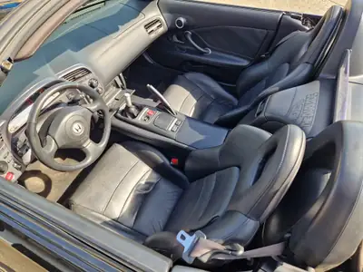 Honda S2000 — Roadster légendaire, 240 ch purs et sans compromis — fianco