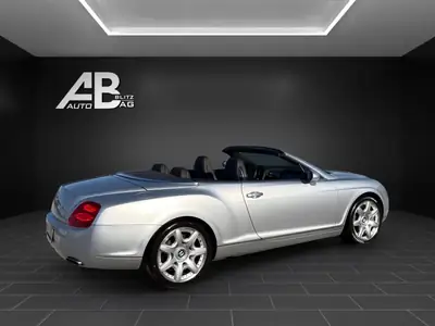 Bentley Continental GTC 6.0 — Cabriolet de prestige, 560 ch, toutes roues motrices — cruscotto