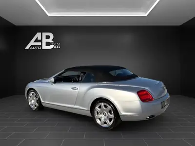 Bentley Continental GTC 6.0 — Cabriolet de prestige, 560 ch, toutes roues motrices — Miniatura 16
