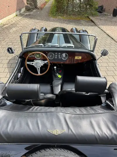 Morgan 4/4 Roadster 3.0 Swiss Pack — Cabriolet britannique authentique, 31'000 km — intérieur
