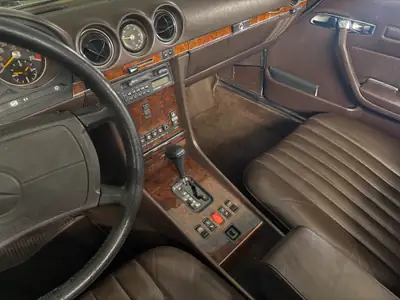 Mercedes-Benz SL 420 — Cabriolet de prestige années 1980, moteur V8 et hardtop inclus — Miniatura 10