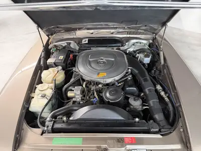Mercedes-Benz SL 420 — Cabriolet de prestige années 1980, moteur V8 et hardtop inclus — Miniatura 16