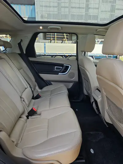 Land Rover Discovery Sport 2.0 TD4 HSE — SUV 7 places, 4x4 intégral, équipement premium — dettaglio