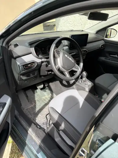 Dacia Sandero Stepway TCe 90 Extreme+ — Le SUV urbain malin à petit budget — vista posteriore
