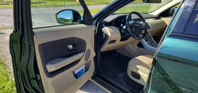 Land Rover Range Rover Evoque 2.0 TD4 — SUV compact diesel, traction intégrale, entretien soigné — intérieur