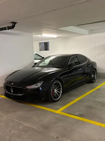 Maserati Ghibli 3.0 V6 — Berline de luxe sportive, 65'000 km seulement — vue extérieure