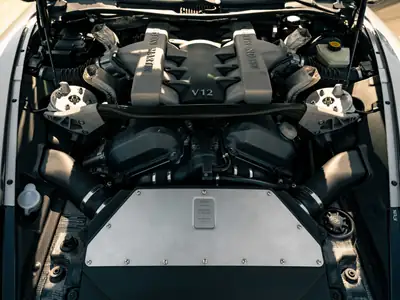 Aston Martin V12 Vanquish — Coupé sport légendaire, 470 ch et seulement 30 200 km — dettaglio