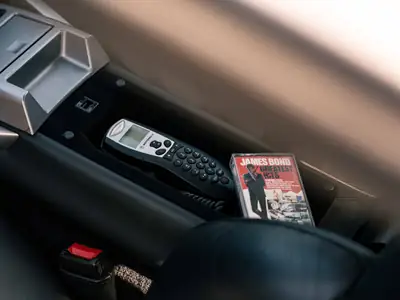 Aston Martin V12 Vanquish — Coupé sport légendaire, 470 ch et seulement 30 200 km — Miniatura 9