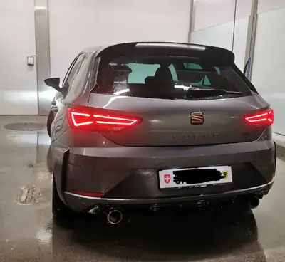 SEAT Leon 2.0 TSI Cupra R — 300 ch, sportive affûtée, impeccablement entretenue — side view