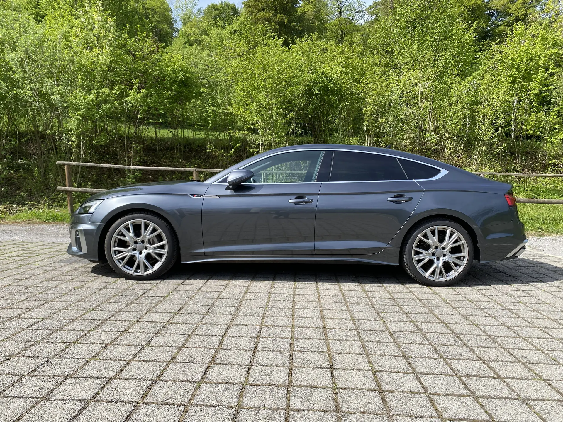 Audi A5 Sportback 40 TDI S-Line — Diesel hybride mild, élégance sportive et efficience — vue extérieure