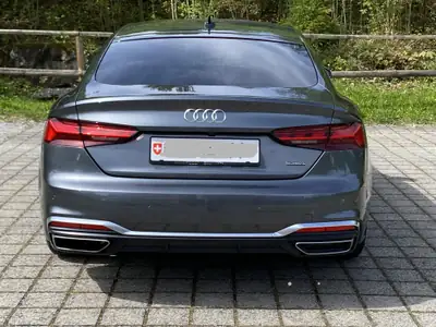 Audi A5 Sportback 40 TDI S-Line — Diesel hybride mild, élégance sportive et efficience — tableau de bord