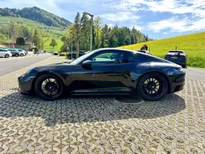 Porsche 911 Carrera 4 GTS — Coupé sportif haute performance, premier propriétaire, quasi neuf — vista esterna
