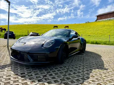 Porsche 911 Carrera 4 GTS — Coupé sportif haute performance, premier propriétaire, quasi neuf — vista posteriore