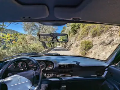 Porsche 911 993 Coupé 1995 — Icône des années 90, moteur atmosphérique 3.6L — arrière