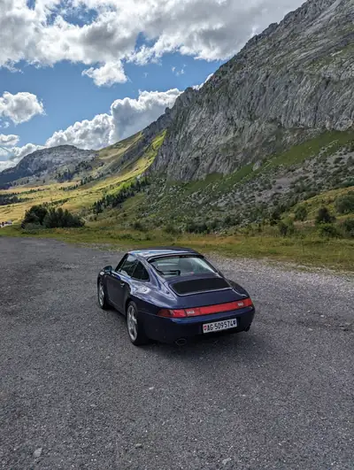 Porsche 911 993 Coupé 1995 — Icône des années 90, moteur atmosphérique 3.6L — côté