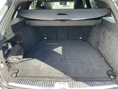 Mercedes-Benz C 200 Swiss Star AMG Line — Break élégant, transmission automatique, traction intégrale — Thumbnail 10