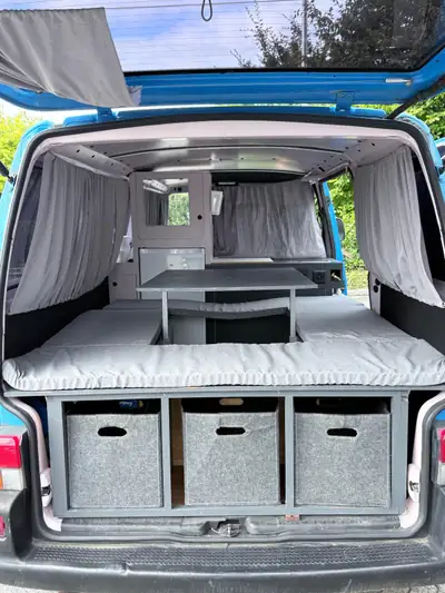 VW T4 Campervan aménagé — Van de route robuste et convivial, 2000 — Heckansicht