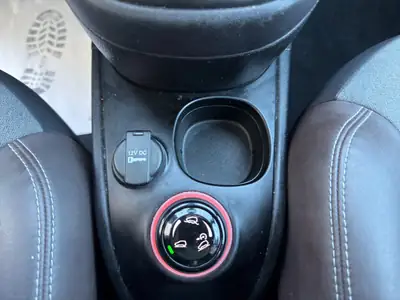 Fiat Panda 0.9 TwinAir Turbo Lounge — Citadine maligne, clim et entretien à jour — Thumbnail 16