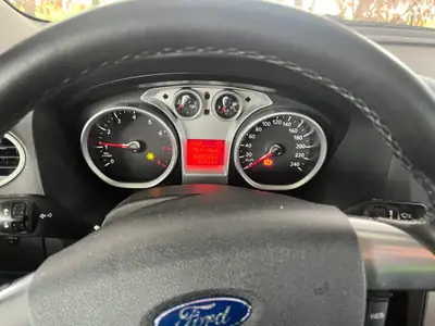 Ford Focus 1.8i Carving — Berline fiable, faible kilométrage, entretien économique — dettaglio