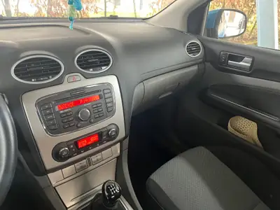 Ford Focus 1.8i Carving — Berline fiable, faible kilométrage, entretien économique — cruscotto