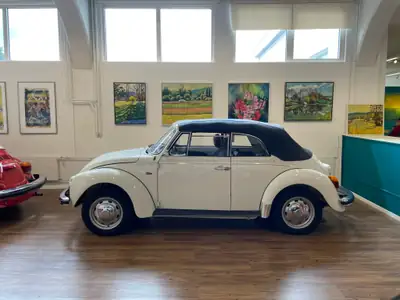 VW Käfer 1303 Cabriolet 1978 — Bijou vintage en état de collection, 29 500 km — Seitenansicht