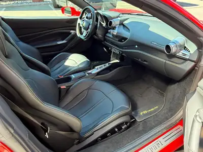 Ferrari F8 Tributo — 720 ch de pure adrénaline, seulement 15'900 km — rear view