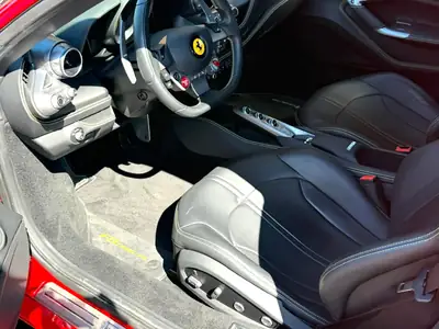 Ferrari F8 Tributo — 720 ch de pure adrénaline, seulement 15'900 km — Thumbnail 13