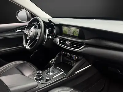 Alfa Romeo Stelvio 2.0 Super Q4 — SUV sportif all-road, révision incluse — Thumbnail 10