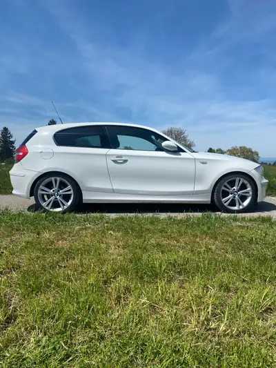 BMW 116i — Compacte urbaine performante, 95'600 km, essence manuelle — vista esterna