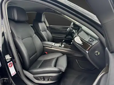 BMW 750i xDrive 2011 — Berline de prestige, 408 ch et transmission intégrale — Miniature 9