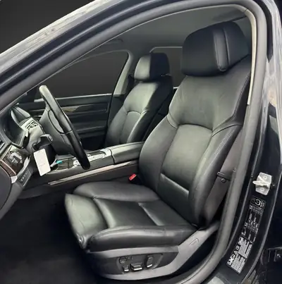 BMW 750i xDrive 2011 — Berline de prestige, 408 ch et transmission intégrale — Miniature 7