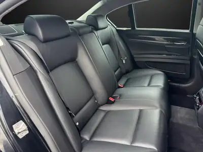 BMW 750i xDrive 2011 — Berline de prestige, 408 ch et transmission intégrale — Miniature 12