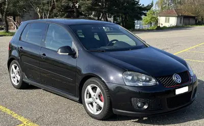 VW Golf 5 GTI 2.0 TFSI — Sportive compact, 200 ch et révisions complètes — côté