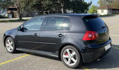 VW Golf 5 GTI 2.0 TFSI — Sportive compact, 200 ch et révisions complètes — intérieur