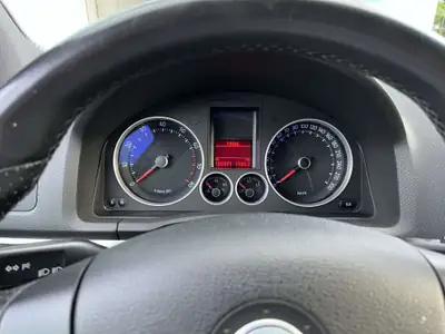 VW Golf 5 GTI 2.0 TFSI — Sportive compact, 200 ch et révisions complètes — Miniature 7