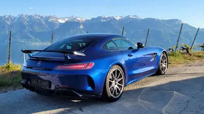 Mercedes-AMG GT R — Coupé sport légendaire, 585 ch et faible kilométrage — side view