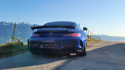 Mercedes-AMG GT R — Coupé sport légendaire, 585 ch et faible kilométrage — rear view