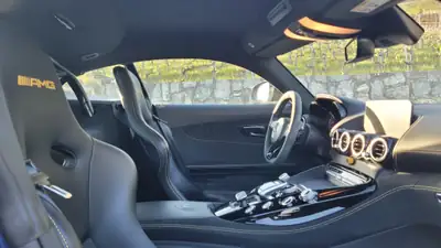 Mercedes-AMG GT R — Coupé sport légendaire, 585 ch et faible kilométrage — detail