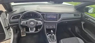 VW T-Roc Cabriolet R-Line Black&White — Décapotable compacte, 190 ch dynamique — interni
