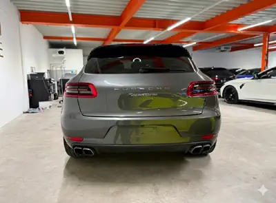 Porsche Macan Turbo 2014 — SUV sportif 400 ch, transmission intégrale, kilométrage modéré — tableau de bord