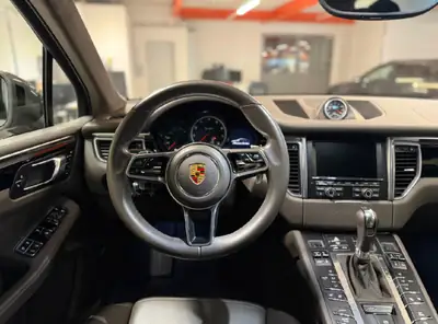 Porsche Macan Turbo 2014 — SUV sportif 400 ch, transmission intégrale, kilométrage modéré — Miniature 10