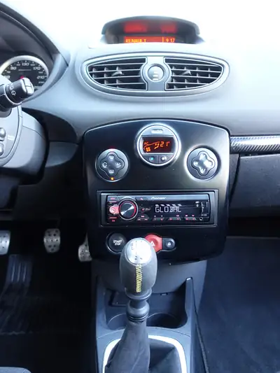 Renault Clio 2.0 16V Sport F1 Team — Édition limitée, 197 ch et sièges Recaro — Thumbnail 14