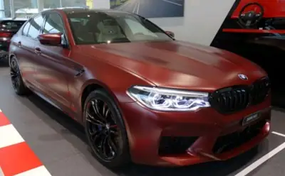 BMW M5 xDrive First Edition — Berline sport 600 ch, historique sans sinistre — vue extérieure