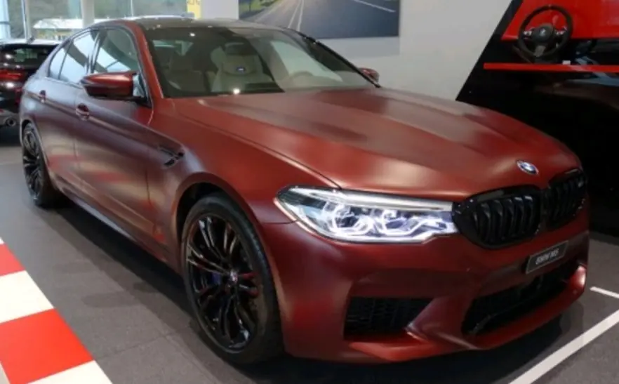 BMW M5 xDrive First Edition — Berline sport 600 ch, historique sans sinistre — vue extérieure