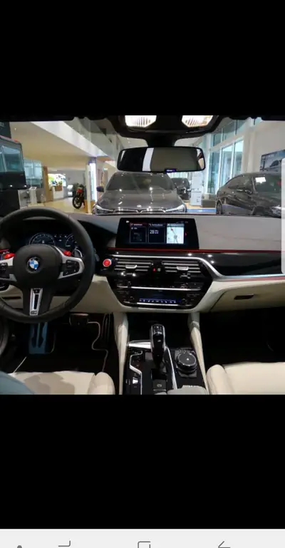 BMW M5 xDrive First Edition — Berline sport 600 ch, historique sans sinistre — intérieur